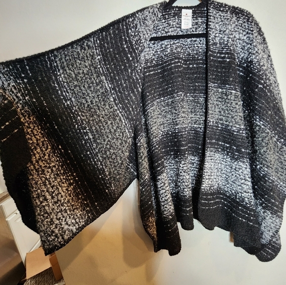 Woolrich Cape Shawl Blanket Wrap Poncho. Black Grey Stripe. Womens One Size - Picture 11 of 16